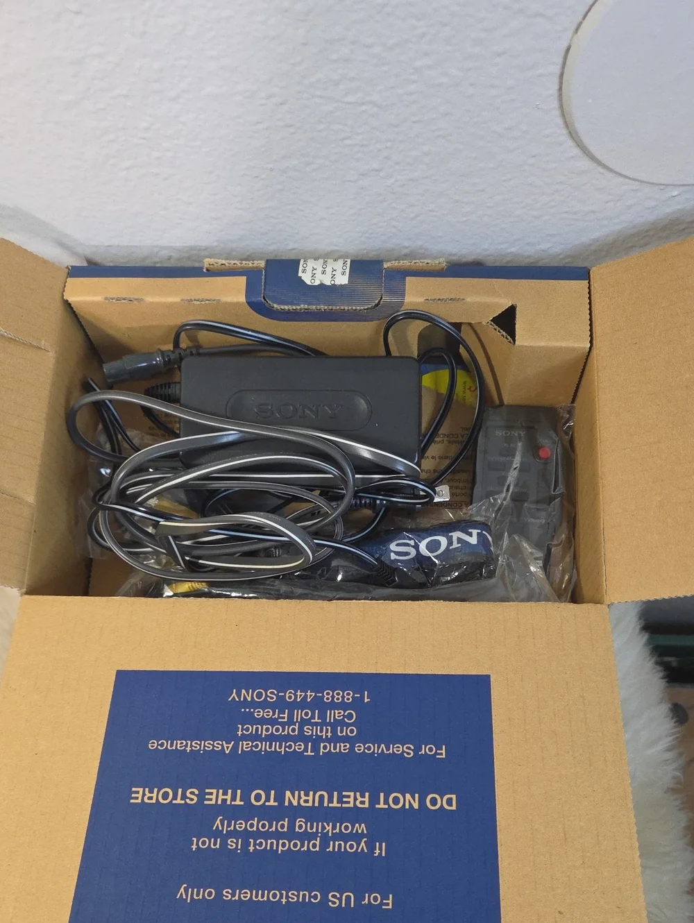 Open Box Sony CCD-TRV57 Handycam Vision Video8 XR Camcorder Complete Tested